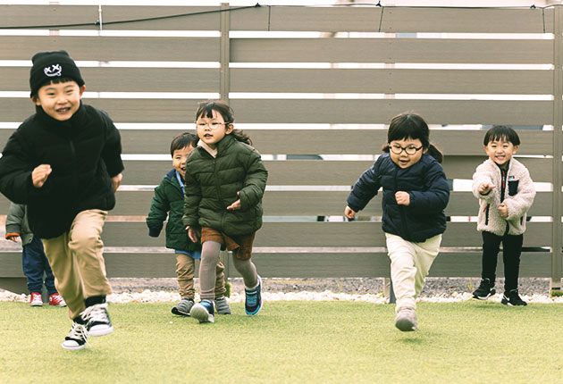 子供遊ぶ