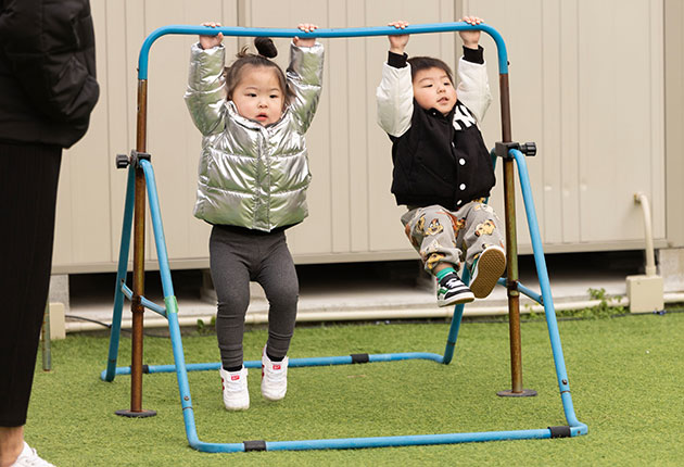 子供遊ぶ